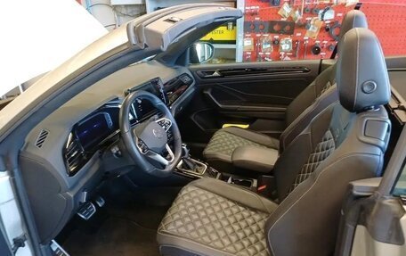 Volkswagen T-Roc I, 2023 год, 2 742 000 рублей, 6 фотография