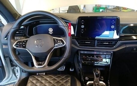 Volkswagen T-Roc I, 2023 год, 2 742 000 рублей, 8 фотография