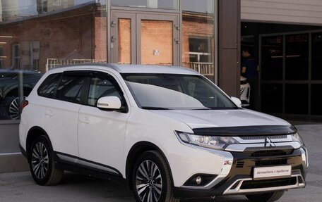 Mitsubishi Outlander III рестайлинг 3, 2020 год, 2 550 000 рублей, 3 фотография
