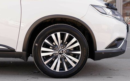 Mitsubishi Outlander III рестайлинг 3, 2020 год, 2 550 000 рублей, 9 фотография