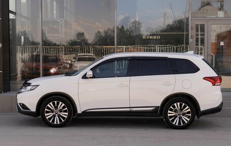 Mitsubishi Outlander III рестайлинг 3, 2020 год, 2 550 000 рублей, 8 фотография