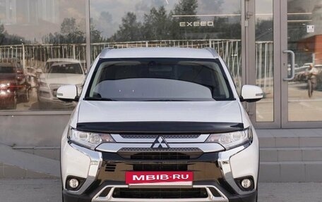 Mitsubishi Outlander III рестайлинг 3, 2020 год, 2 550 000 рублей, 2 фотография
