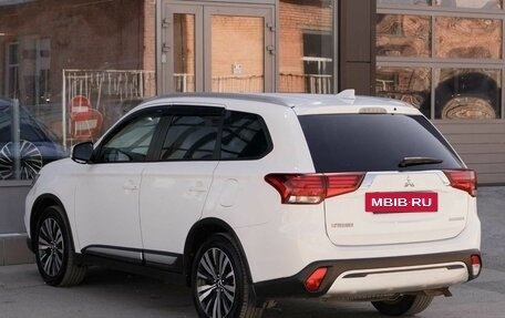 Mitsubishi Outlander III рестайлинг 3, 2020 год, 2 550 000 рублей, 7 фотография