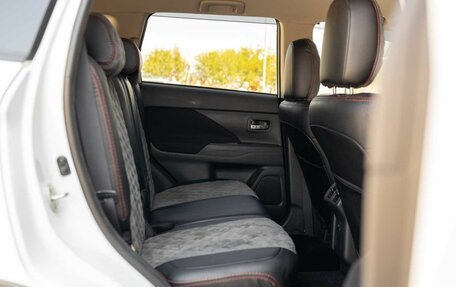 Mitsubishi Outlander III рестайлинг 3, 2020 год, 2 550 000 рублей, 19 фотография