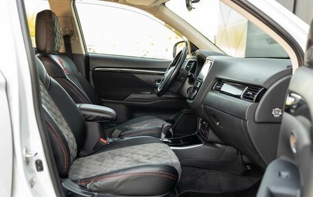 Mitsubishi Outlander III рестайлинг 3, 2020 год, 2 550 000 рублей, 20 фотография