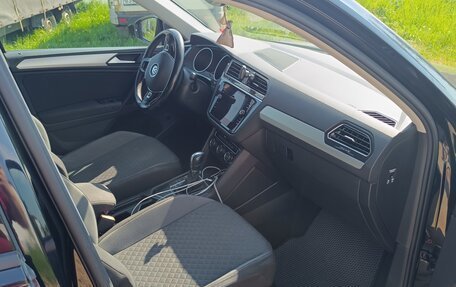 Volkswagen Tiguan II, 2019 год, 2 350 000 рублей, 16 фотография