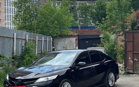 Toyota Camry, 2020 год, 2 700 000 рублей, 3 фотография