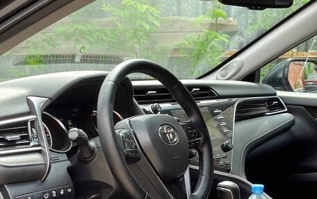 Toyota Camry, 2020 год, 2 700 000 рублей, 8 фотография
