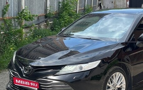 Toyota Camry, 2020 год, 2 700 000 рублей, 6 фотография