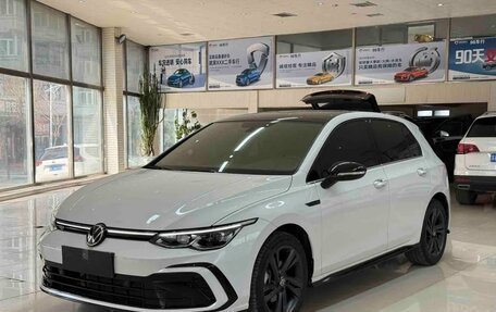 Volkswagen Golf VIII, 2023 год, 1 890 000 рублей, 1 фотография