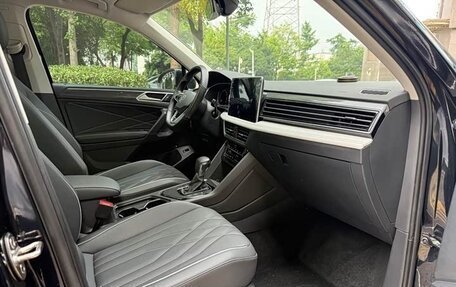 Volkswagen Tiguan II, 2022 год, 1 780 000 рублей, 8 фотография
