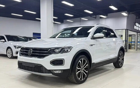 Volkswagen T-Roc I, 2022 год, 1 720 000 рублей, 1 фотография