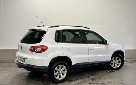 Volkswagen Tiguan I, 2010 год, 757 000 рублей, 2 фотография