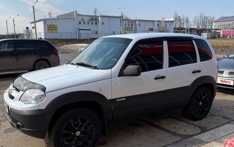 Chevrolet Niva I рестайлинг, 2014 год, 630 000 рублей, 4 фотография