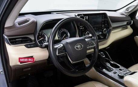 Toyota Highlander, 2021 год, 5 990 000 рублей, 9 фотография