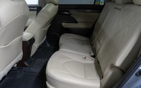 Toyota Highlander, 2021 год, 5 990 000 рублей, 17 фотография