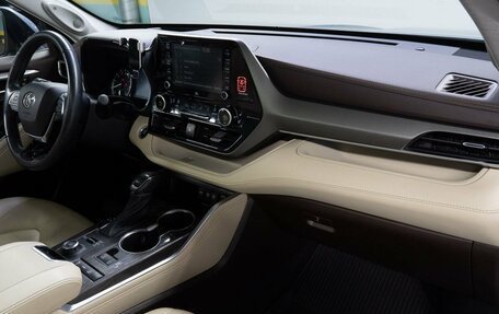 Toyota Highlander, 2021 год, 5 990 000 рублей, 18 фотография