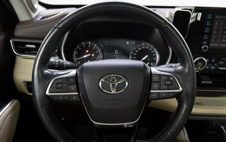 Toyota Highlander, 2021 год, 5 990 000 рублей, 22 фотография