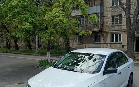 Skoda Rapid I, 2015 год, 900 000 рублей, 2 фотография