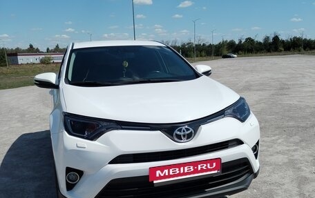 Toyota RAV4, 2018 год, 2 440 000 рублей, 4 фотография