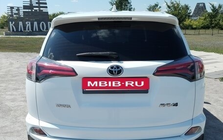 Toyota RAV4, 2018 год, 2 440 000 рублей, 5 фотография