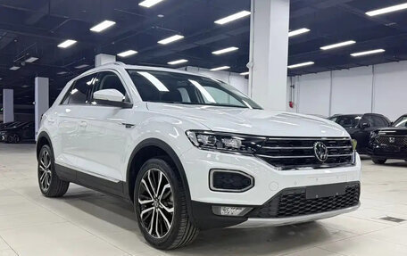 Volkswagen T-Roc I, 2022 год, 1 720 000 рублей, 3 фотография