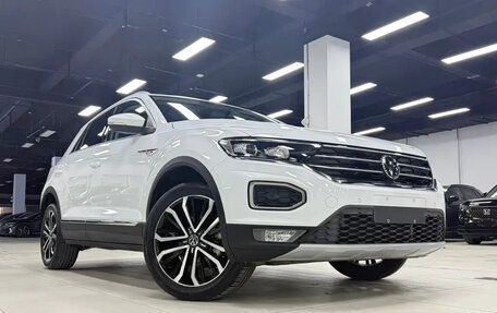 Volkswagen T-Roc I, 2022 год, 1 720 000 рублей, 4 фотография