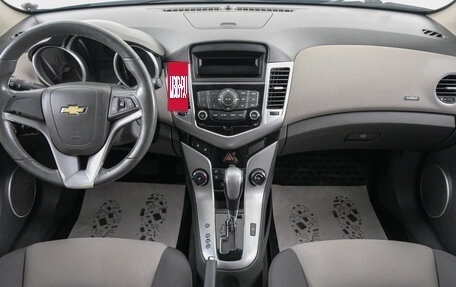 Chevrolet Cruze II, 2010 год, 649 000 рублей, 10 фотография