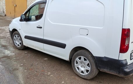 Peugeot Partner II рестайлинг 2, 2014 год, 650 000 рублей, 2 фотография