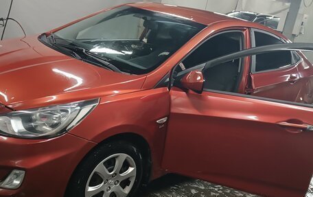 Hyundai Solaris II рестайлинг, 2011 год, 830 000 рублей, 7 фотография