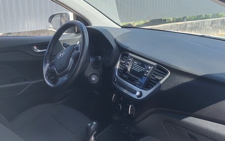 Hyundai Solaris II рестайлинг, 2017 год, 1 100 000 рублей, 11 фотография