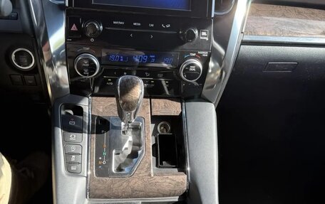 Toyota Alphard III, 2019 год, 4 500 000 рублей, 12 фотография