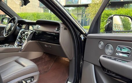 Rolls-Royce Cullinan, 2022 год, 31 900 000 рублей, 30 фотография