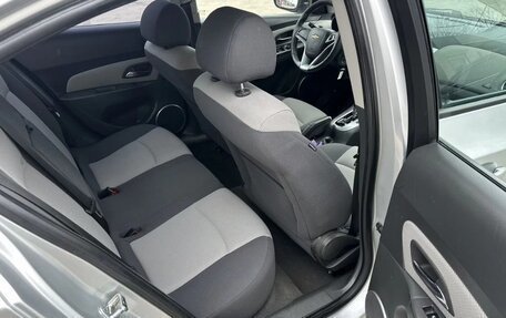 Chevrolet Cruze II, 2010 год, 650 000 рублей, 4 фотография