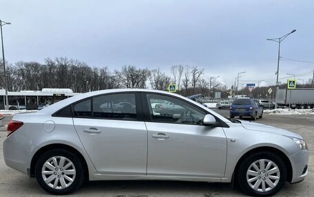 Chevrolet Cruze II, 2010 год, 650 000 рублей, 3 фотография