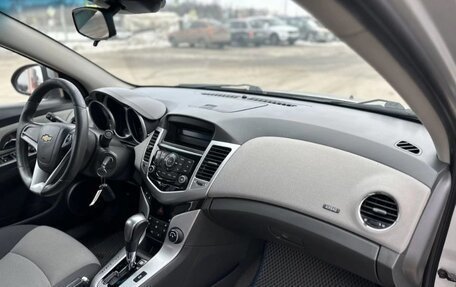 Chevrolet Cruze II, 2010 год, 650 000 рублей, 7 фотография