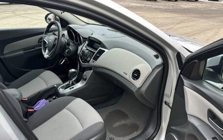 Chevrolet Cruze II, 2010 год, 650 000 рублей, 9 фотография