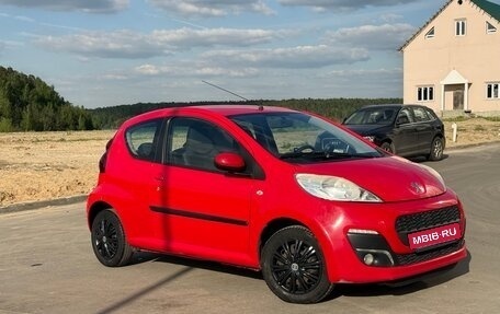 Peugeot 107 I рестайлинг, 2013 год, 560 000 рублей, 4 фотография