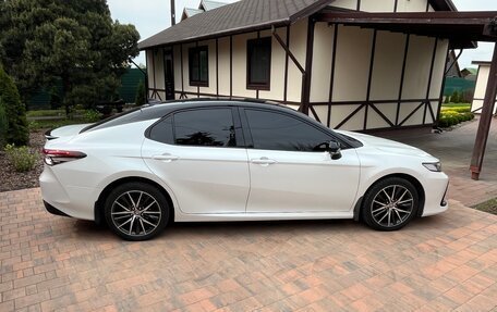Toyota Camry, 2021 год, 3 455 000 рублей, 2 фотография