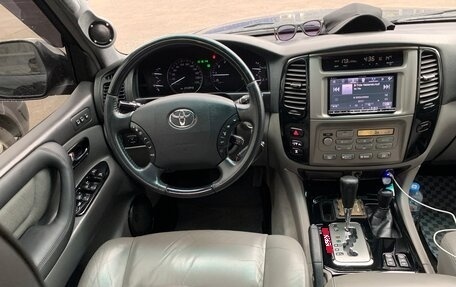 Toyota Land Cruiser 100 рестайлинг 2, 2006 год, 3 300 000 рублей, 12 фотография
