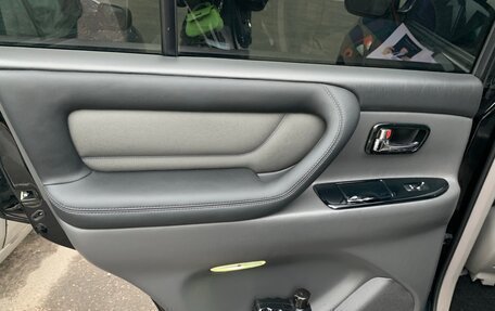 Toyota Land Cruiser 100 рестайлинг 2, 2006 год, 3 300 000 рублей, 16 фотография