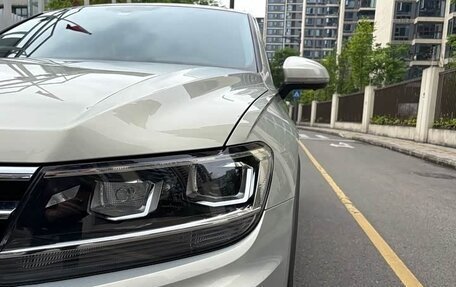 Volkswagen Tiguan II, 2023 год, 2 850 000 рублей, 2 фотография
