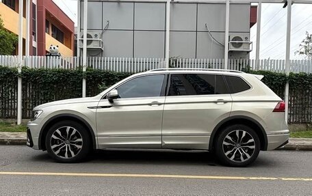 Volkswagen Tiguan II, 2023 год, 2 850 000 рублей, 3 фотография