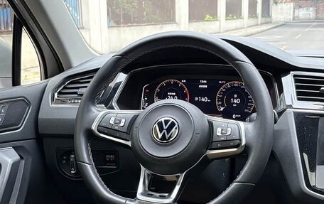 Volkswagen Tiguan II, 2023 год, 2 850 000 рублей, 10 фотография