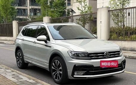 Volkswagen Tiguan II, 2023 год, 2 850 000 рублей, 7 фотография