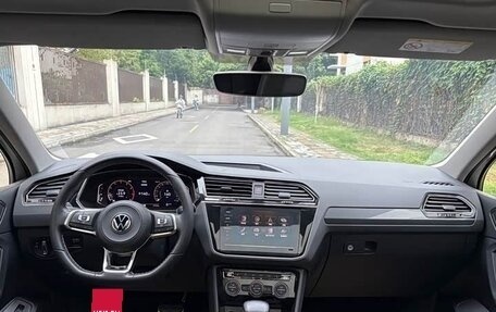 Volkswagen Tiguan II, 2023 год, 2 850 000 рублей, 14 фотография