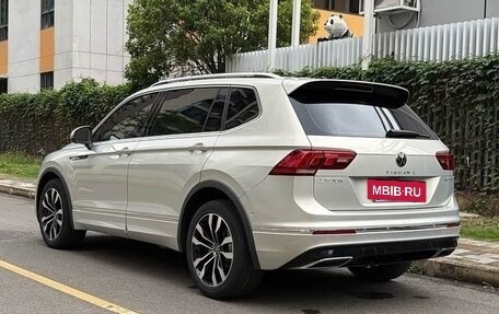 Volkswagen Tiguan II, 2023 год, 2 850 000 рублей, 4 фотография