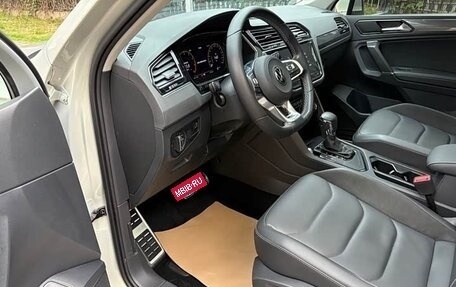 Volkswagen Tiguan II, 2023 год, 2 850 000 рублей, 8 фотография