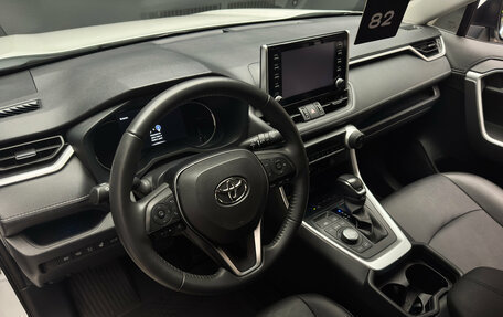 Toyota RAV4, 2021 год, 3 800 000 рублей, 13 фотография