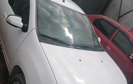 Renault Logan II, 2017 год, 535 000 рублей, 2 фотография